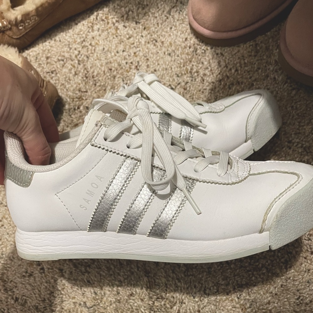 adidas Samoa sneakers size 5.5